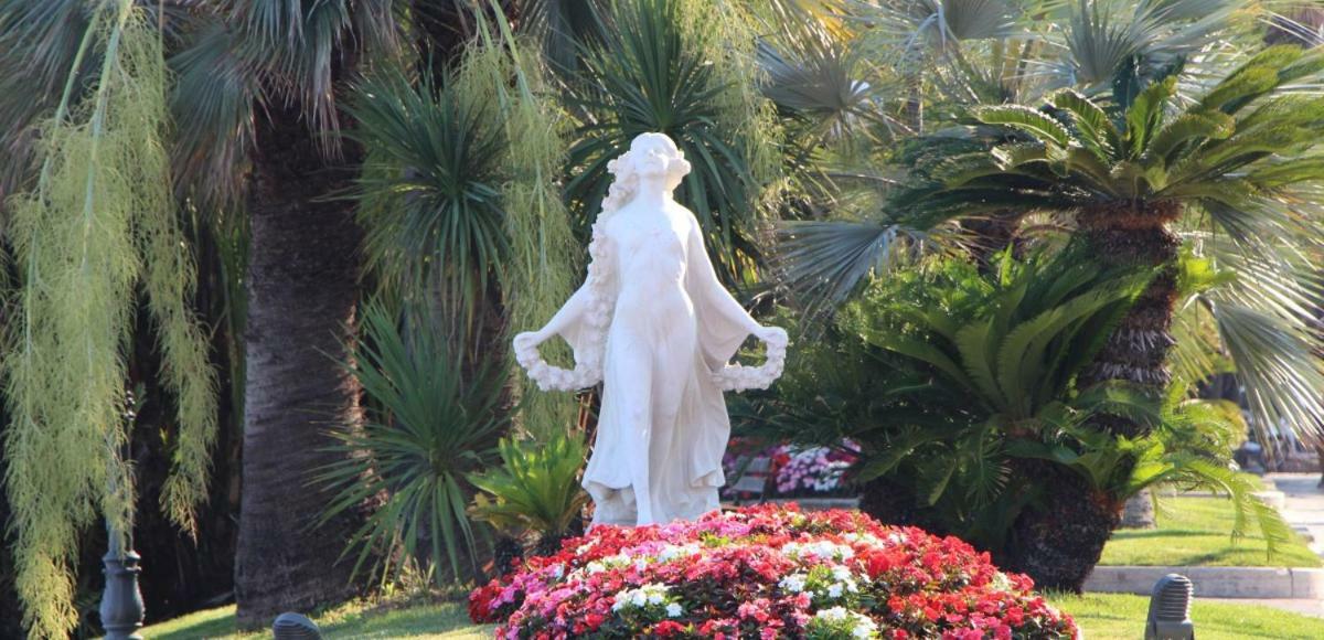 Trilocale Piazza Colombo Lejlighed Sanremo Eksteriør billede